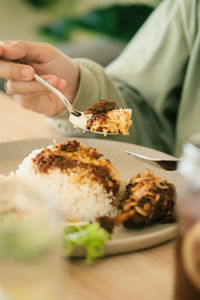 Midsection of man preparing food on table