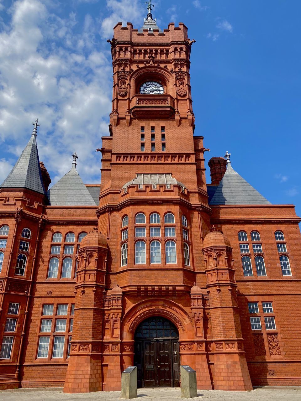 LOW ANGLE VIEW OF HISTORICAL BUILDING