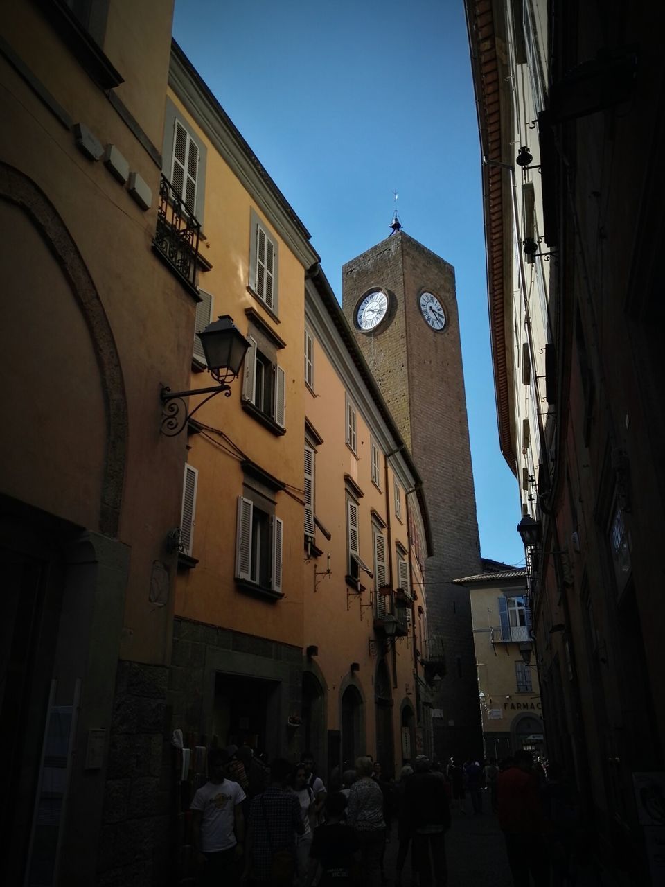 LOW ANGLE VIEW OF BUILDINGS AGAINST SKY