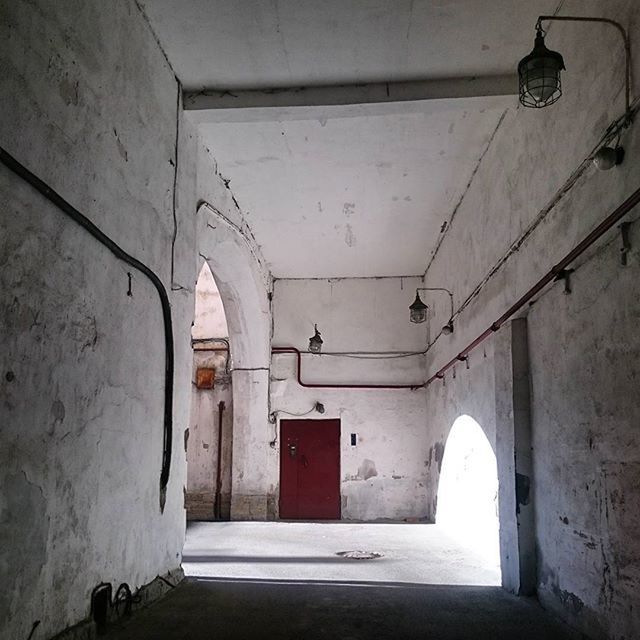 architecture, built structure, the way forward, indoors, arch, building exterior, wall - building feature, corridor, building, narrow, tunnel, old, archway, wall, diminishing perspective, empty, abandoned, ceiling, lighting equipment, door