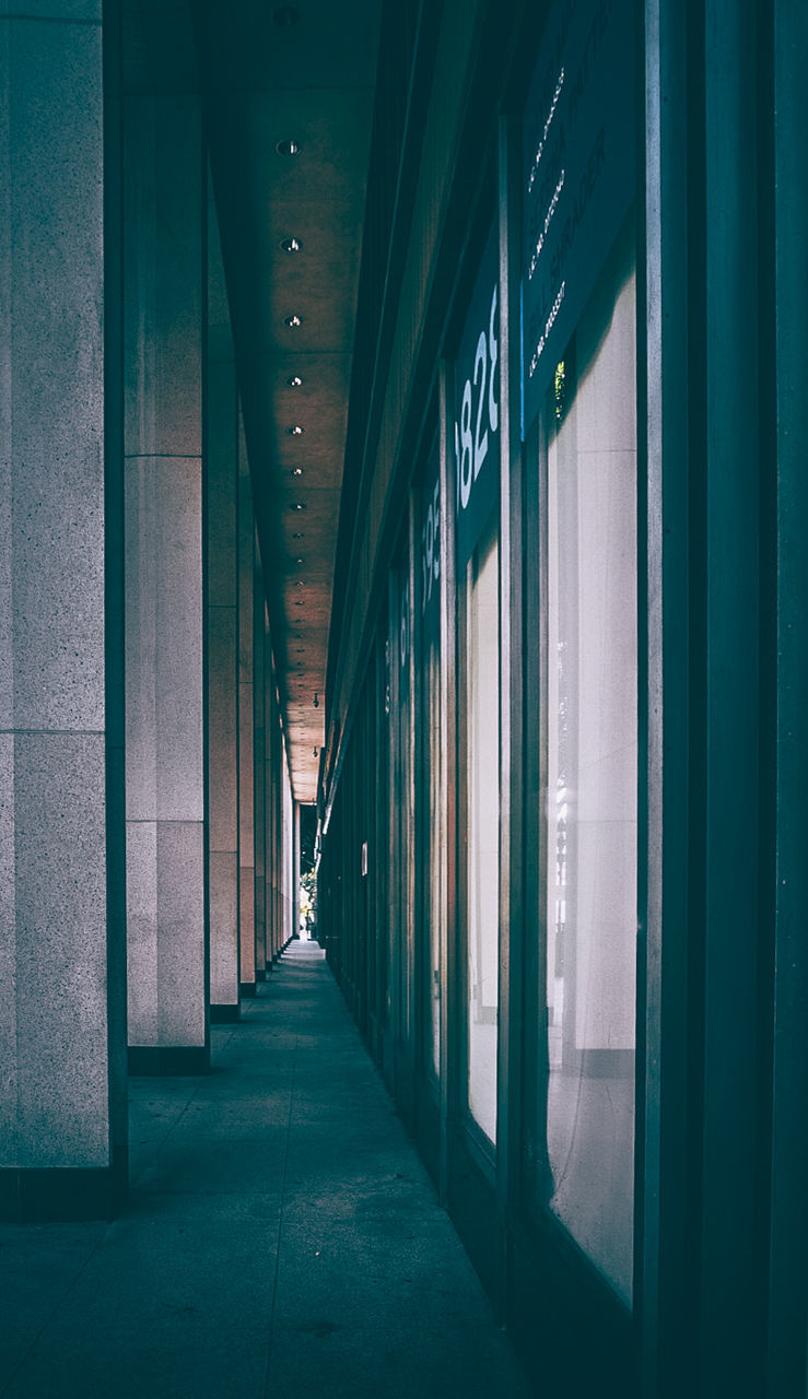 INTERIOR OF EMPTY CORRIDOR OF BUILDING