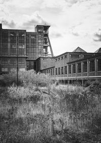 Abandoned building against sky