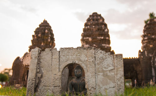 Old ruins of building against sky