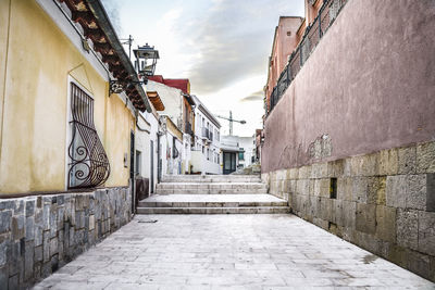 Narrow walkway along buildings