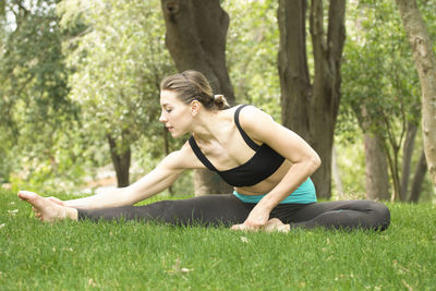 Full length of young woman lying on grass