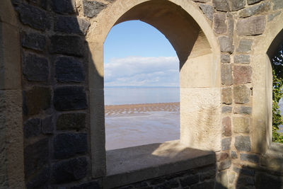 Sea seen through arch window