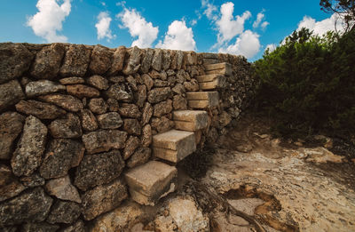 Stone wall against sky