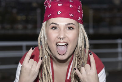 Blonde woman with dreadlocks screaming and cheating