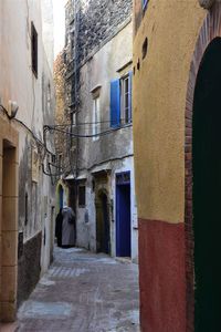 Narrow alley amidst buildings in city