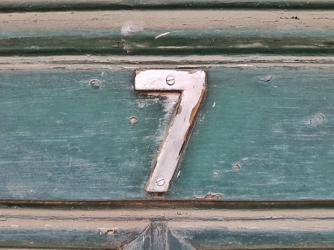 CLOSE-UP OF DOOR KNOCKER