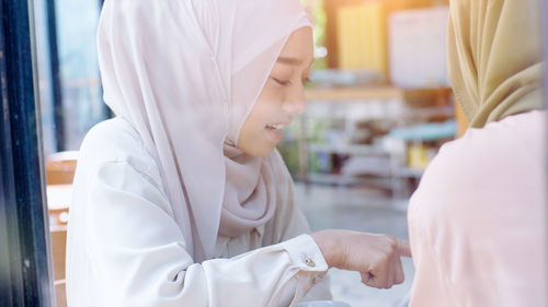 Women discussing at cafe