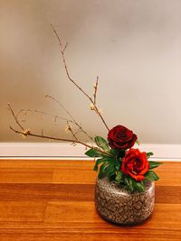 Red roses in vase on table