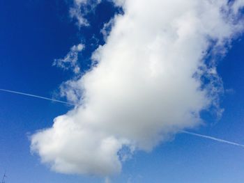 Low angle view of vapor trail in sky