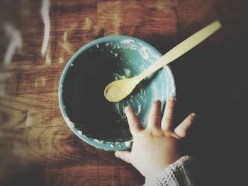 Close-up of hand holding bowl