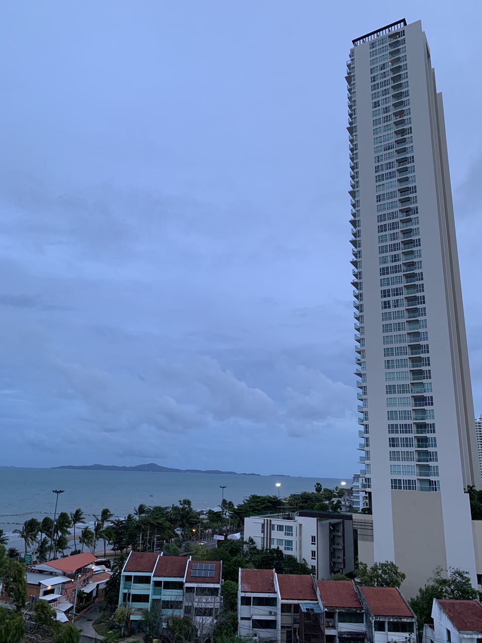 LOW ANGLE VIEW OF BUILDINGS IN CITY AGAINST SKY