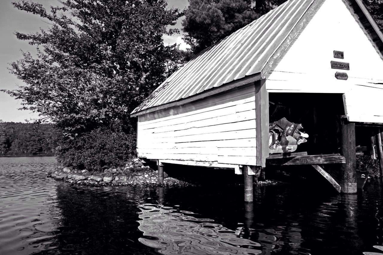 VIEW OF HOUSES IN THE WATER