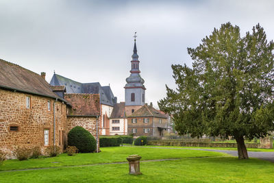 View of the church of our lady in budingen, germany