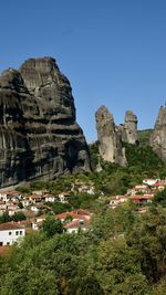  big rocks up to the sky - les météores kalambaka grece