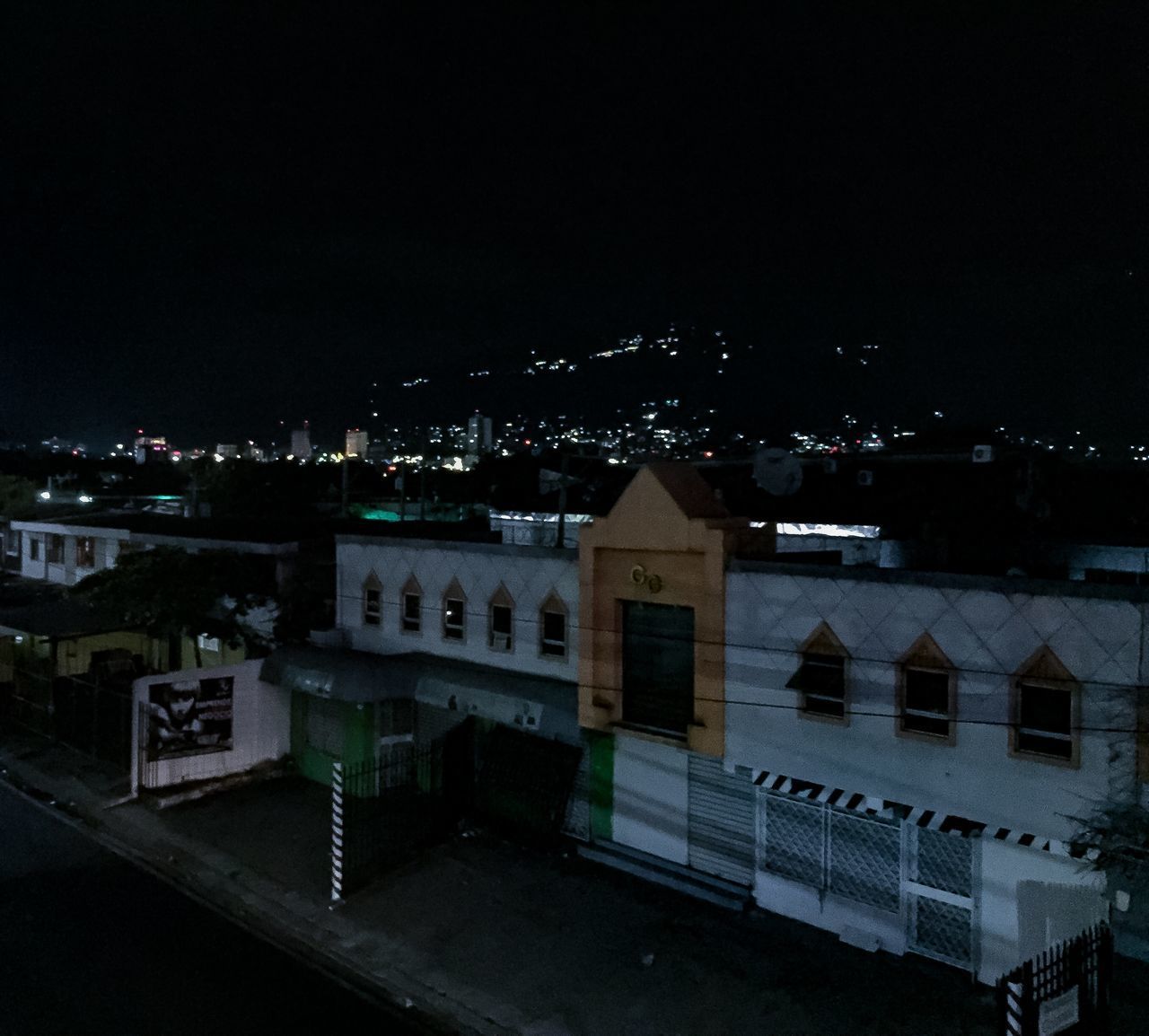 HIGH ANGLE VIEW OF ILLUMINATED CITYSCAPE AT NIGHT