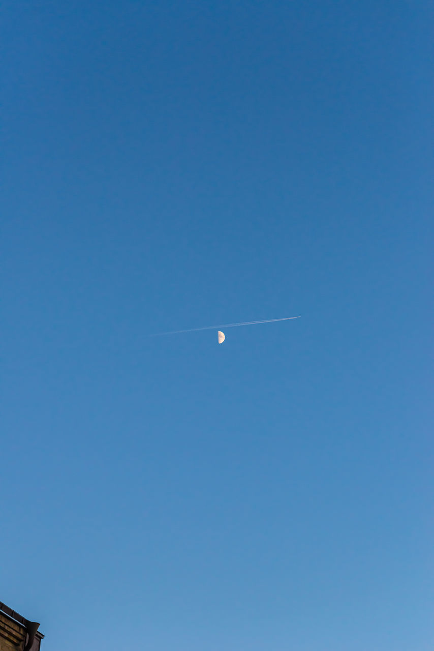 LOW ANGLE VIEW OF VAPOR TRAIL IN SKY