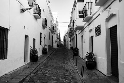 Narrow alley amidst buildings in city