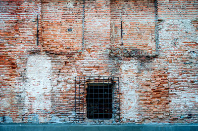Full frame shot of abandoned building