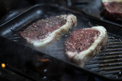 Preparetion of red meat on the grill