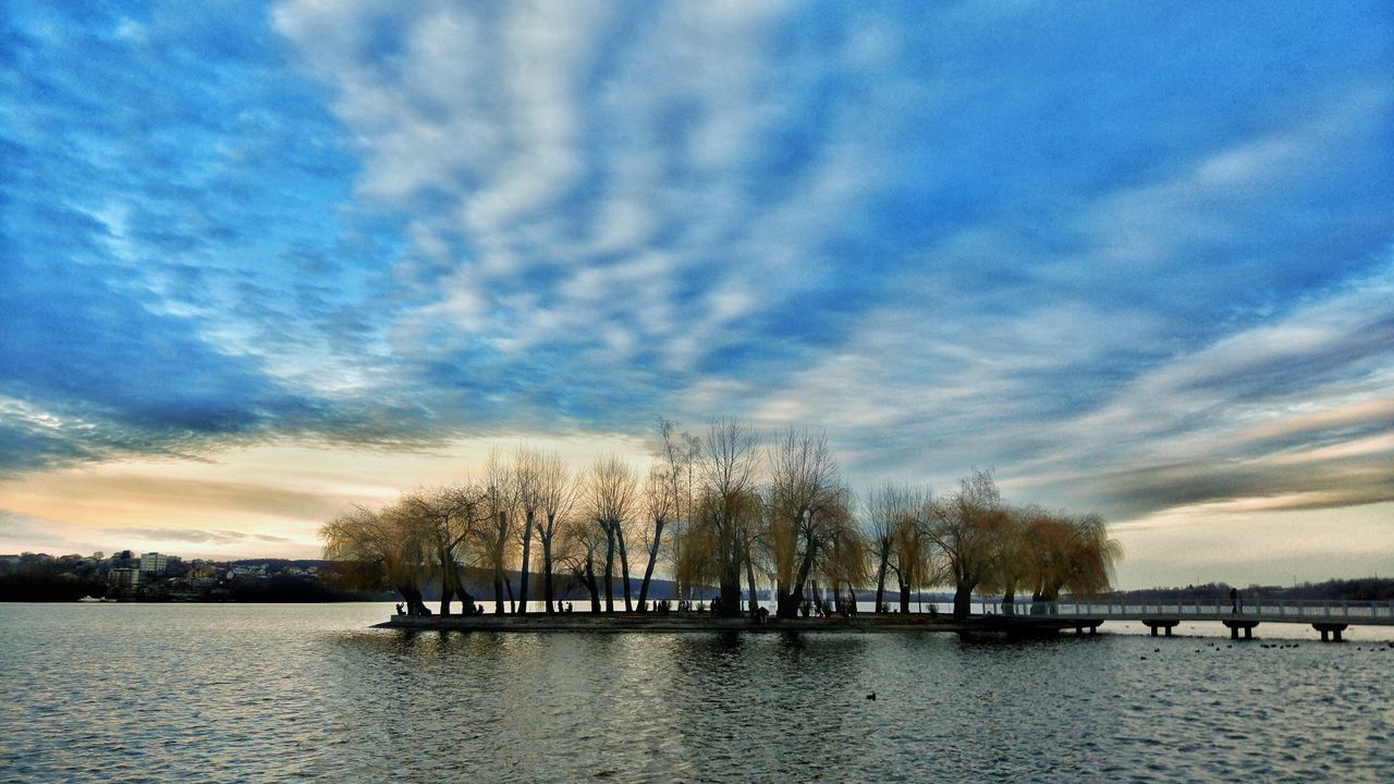 SCENIC VIEW OF RIVER AGAINST TREES AGAINST BLUE SKY