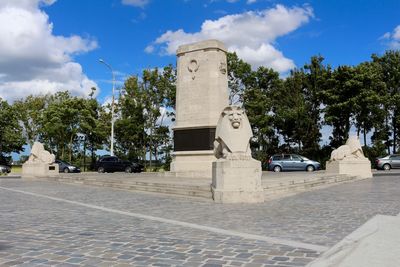 Statue against sky