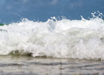 Waves splashing in sea