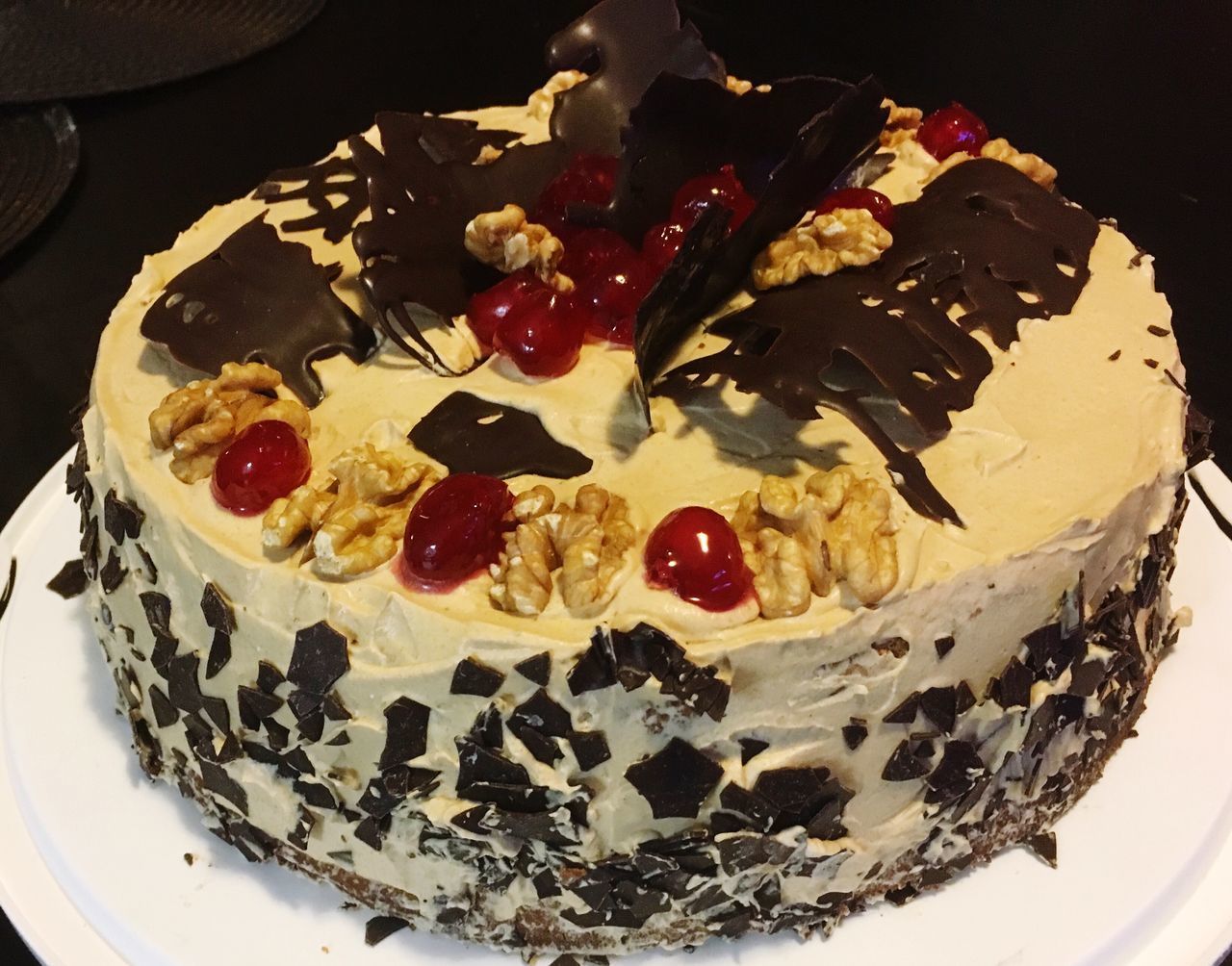 CLOSE-UP OF ICE CREAM WITH CAKE