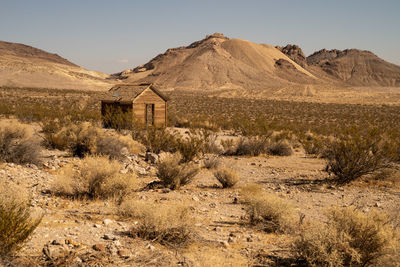 Tiny abandoned house in mojave desert ghost town of rhyolite, nevada