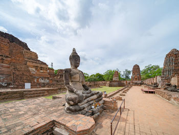 Statue of historic building against sky