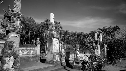 Statue of liberty against sky