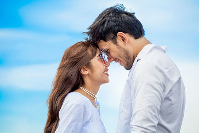 Side view of young couple against blurred background