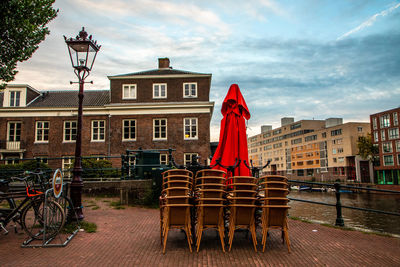 Statue against sky