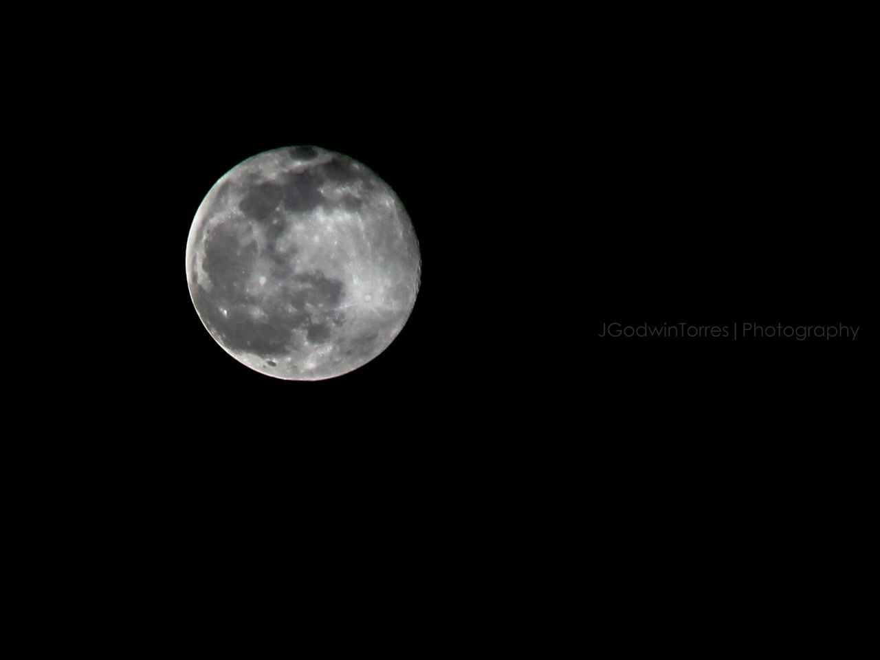 moon, night, astronomy, full moon, planetary moon, beauty in nature, low angle view, dark, moon surface, tranquil scene, tranquility, scenics, discovery, sky, circle, space exploration, nature, copy space, majestic, sphere