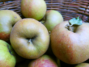 Close-up of apples in basket at market stall