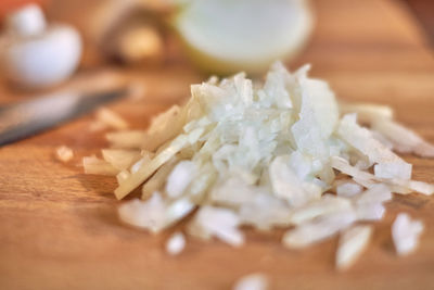 Close-up of chopped bread on cutting board