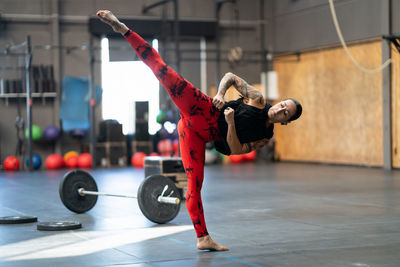 Low section of man exercising in gym