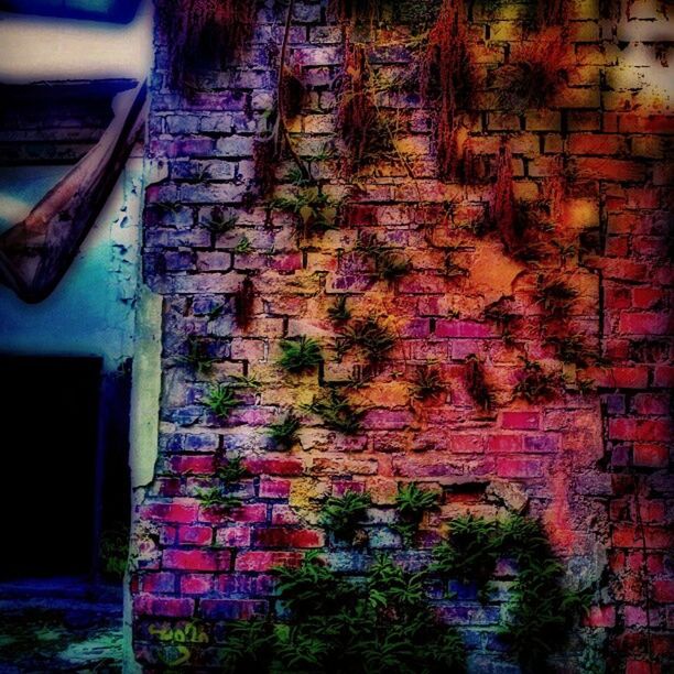 architecture, built structure, weathered, wall - building feature, building exterior, damaged, abandoned, graffiti, deterioration, old, run-down, brick wall, obsolete, bad condition, wall, full frame, textured, peeling off, house, backgrounds