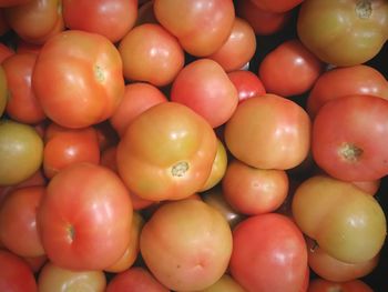 Full frame shot of tomatoes in market