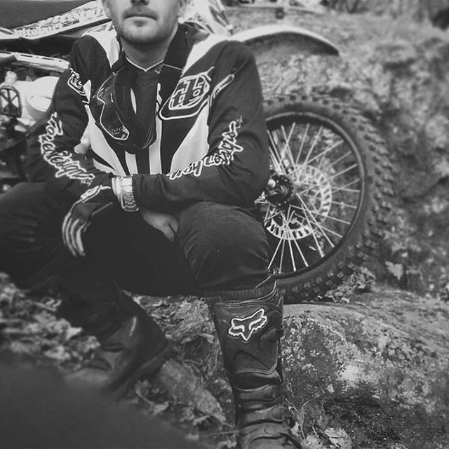 lifestyles, casual clothing, leisure activity, standing, men, holding, person, boys, day, outdoors, young men, front view, elementary age, childhood, focus on foreground, tree, full length