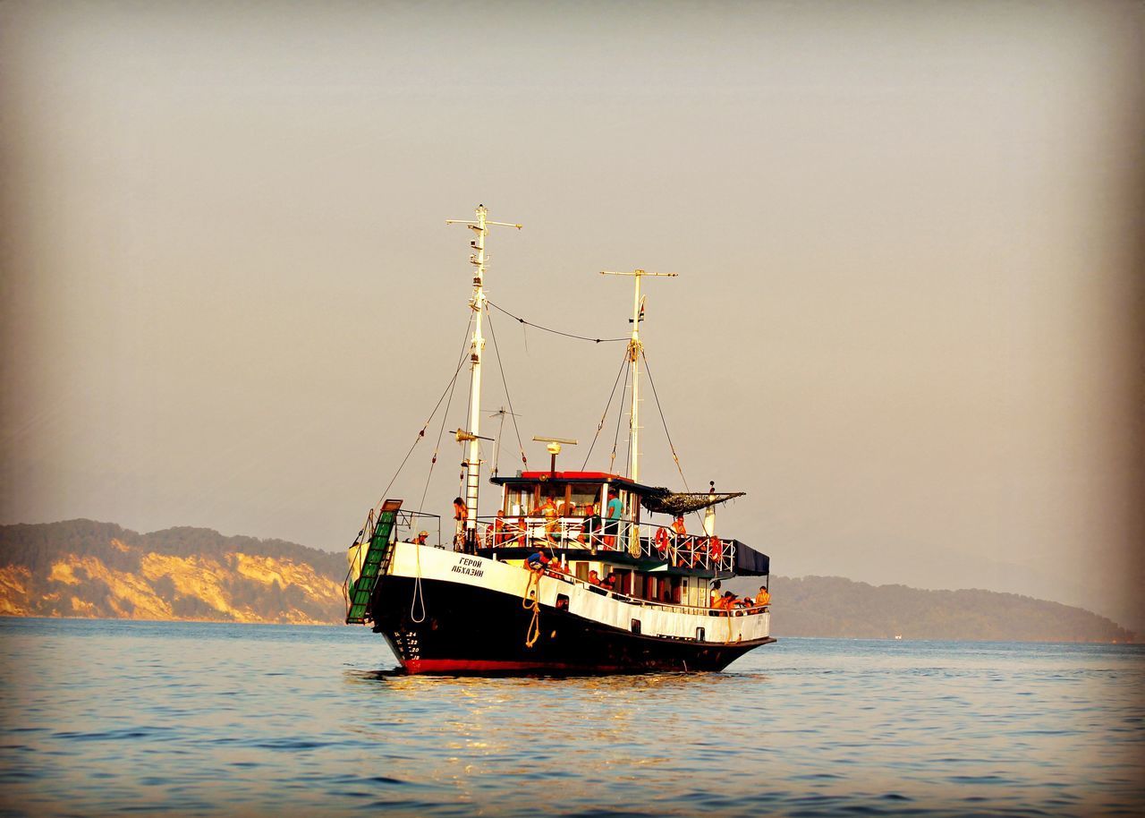 SAILBOAT IN SEA AGAINST CLEAR SKY