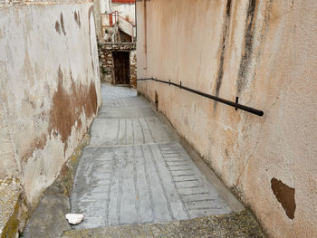 Street of the historic center of the city of alcalá del júcar, albacete, spain 