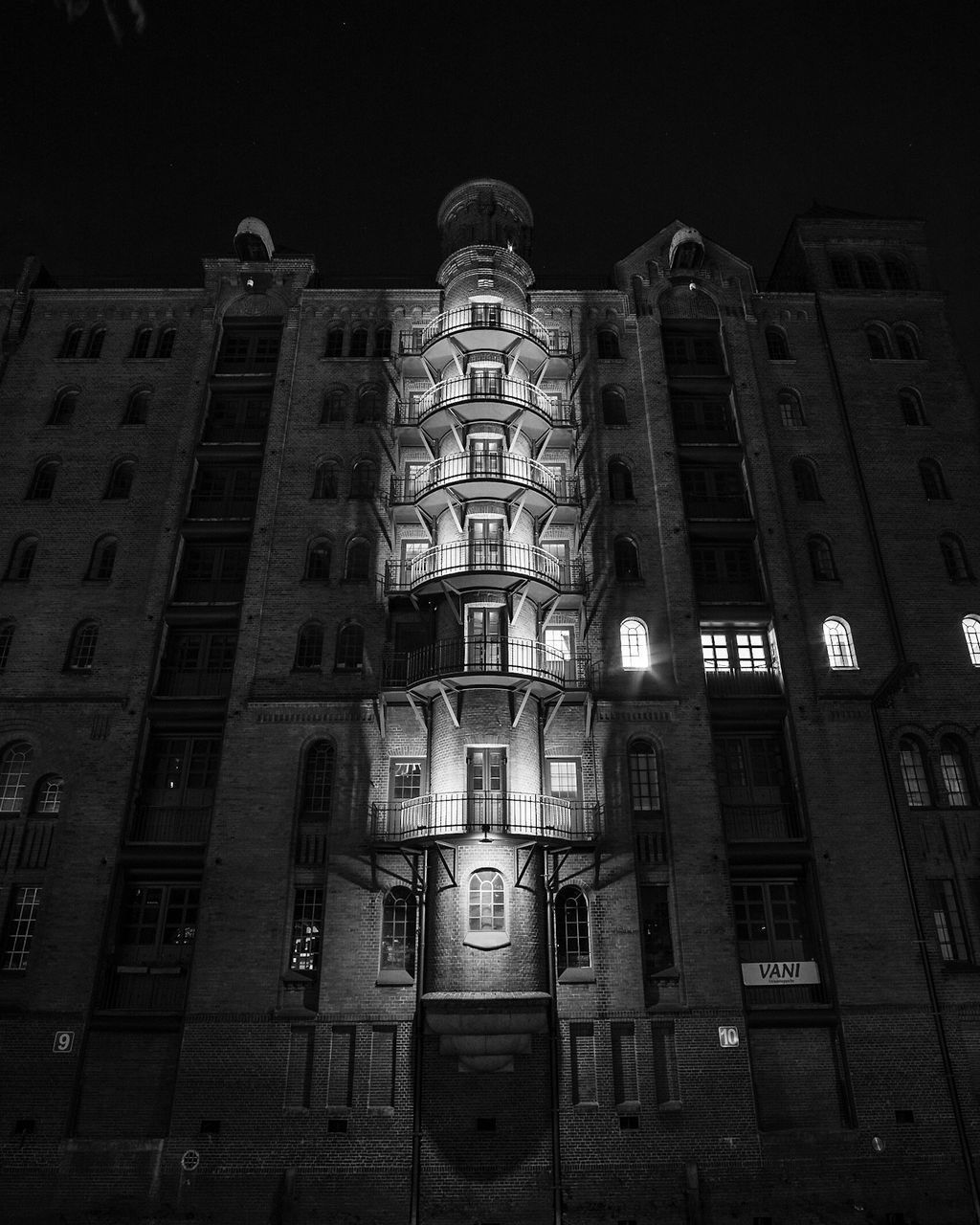 LOW ANGLE VIEW OF BUILDINGS AT NIGHT