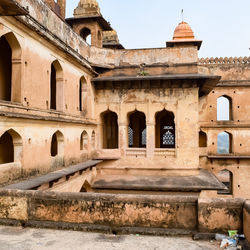 Beautiful view of orchha palace fort, raja mahal and chaturbhuj temple from jahangir mahal, orchha