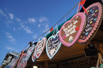 Gingerbread hearts for sale at market