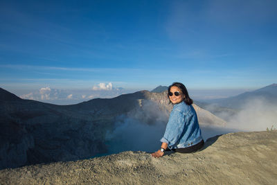 Woman sitting on mountain