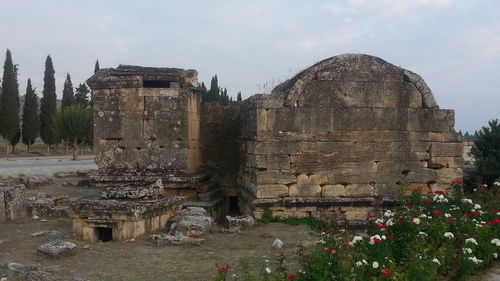 Old ruin building against sky